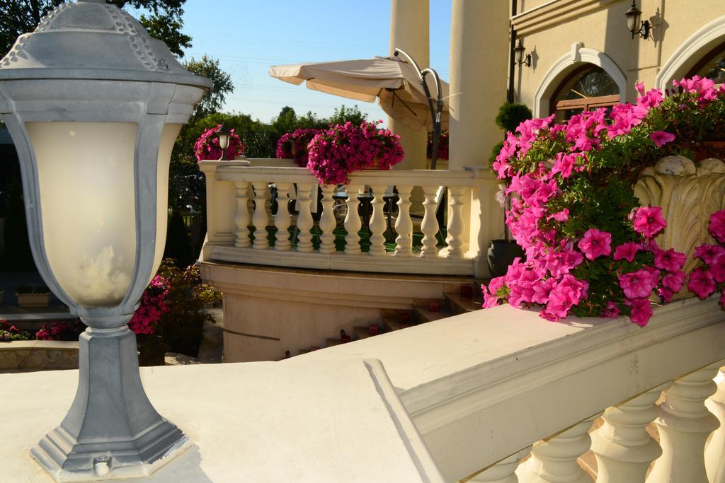 Hotel Palac Akropol Люблин Экстерьер фото