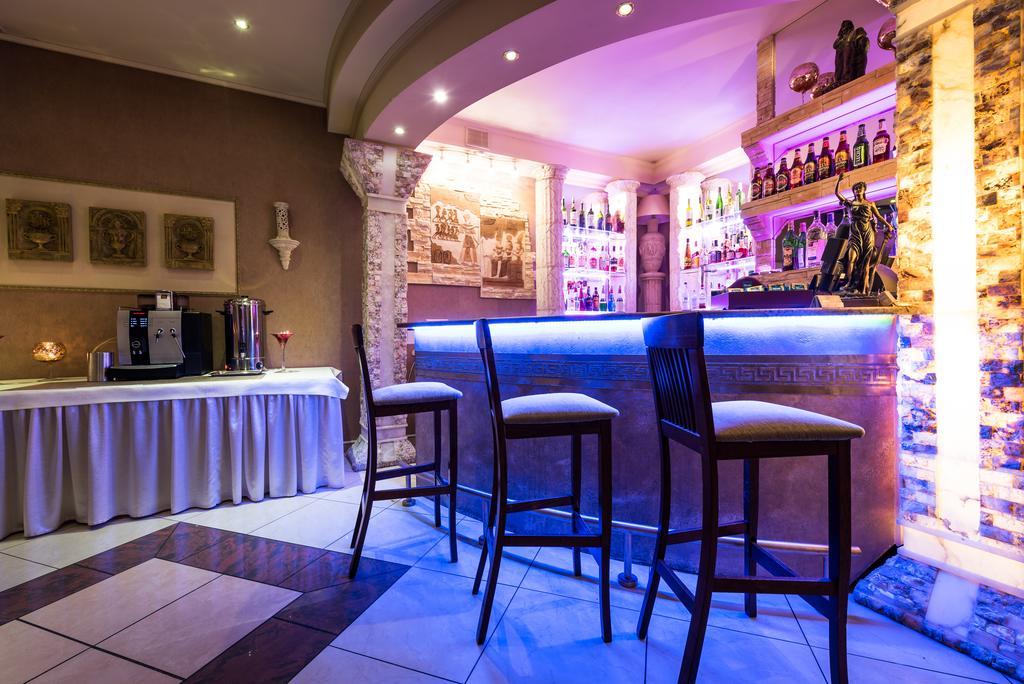 Hotel Palac Akropol Люблин Экстерьер фото