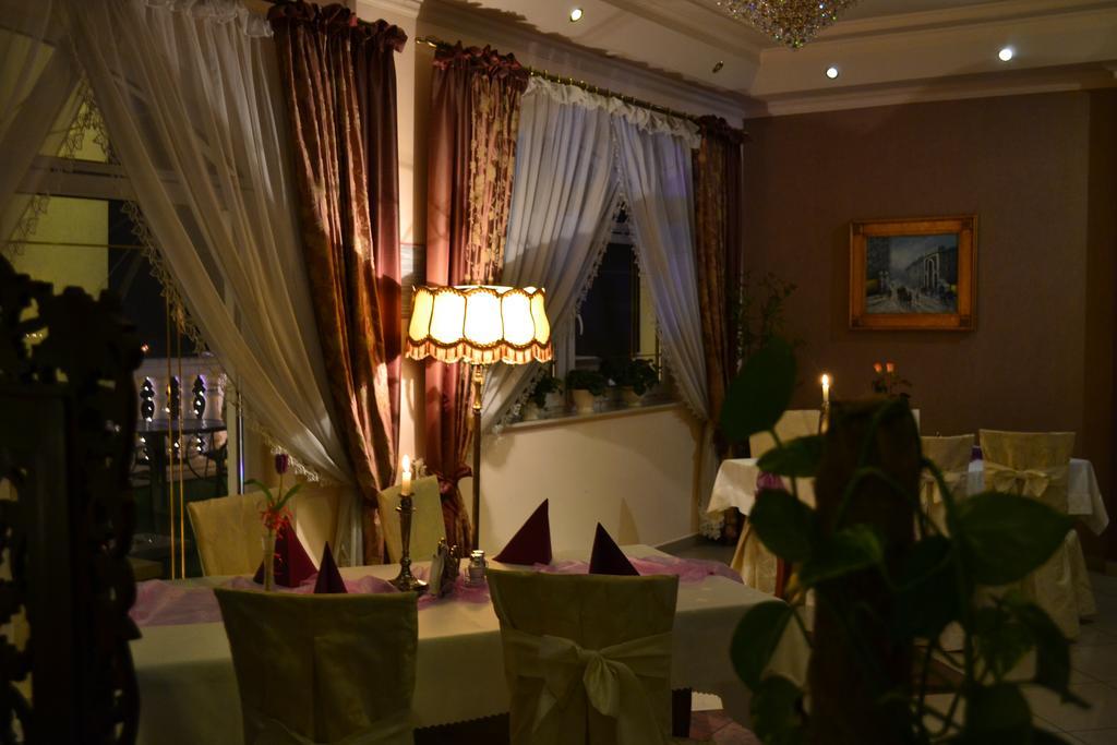 Hotel Palac Akropol Люблин Экстерьер фото