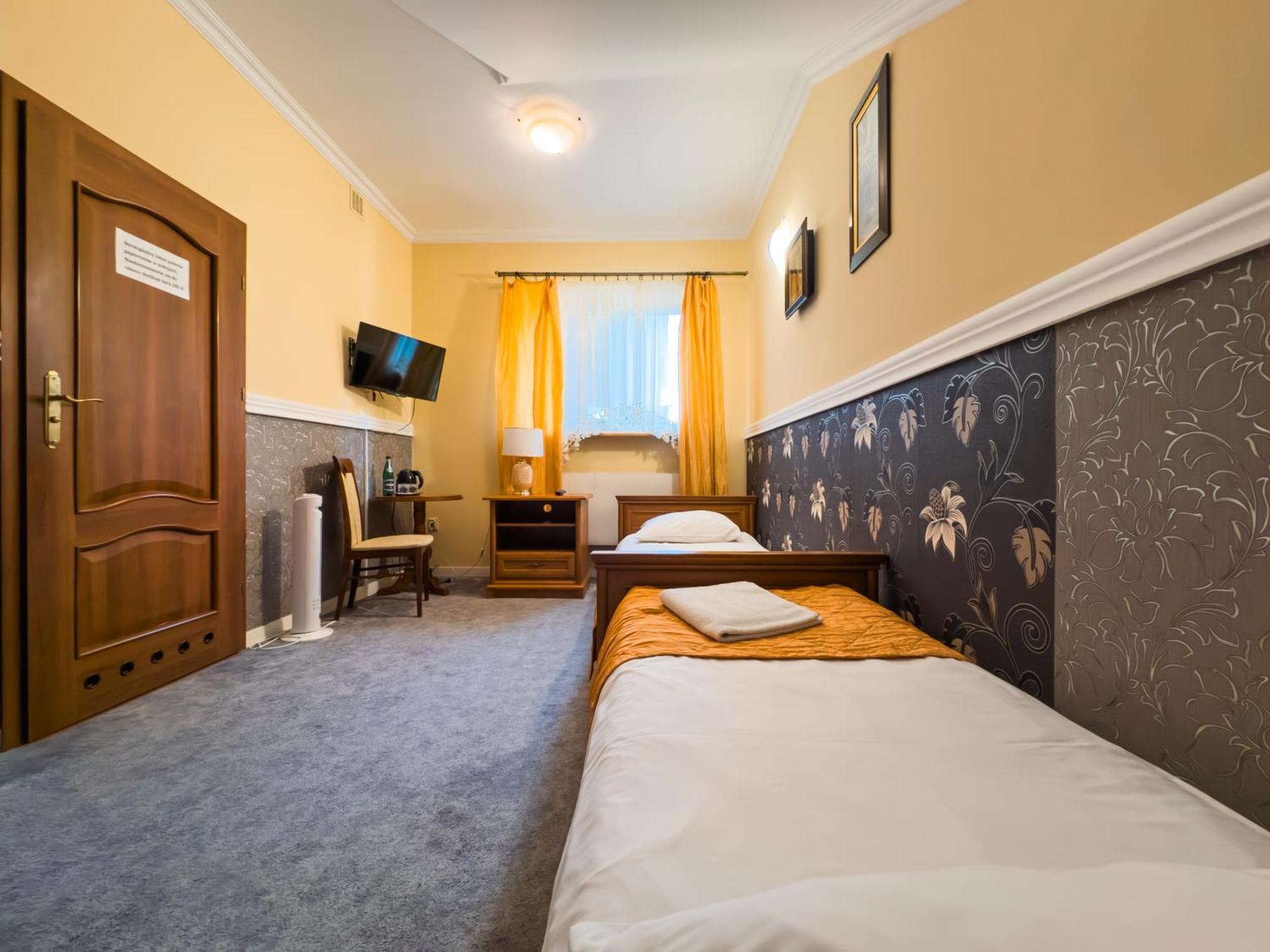 Hotel Palac Akropol Люблин Экстерьер фото