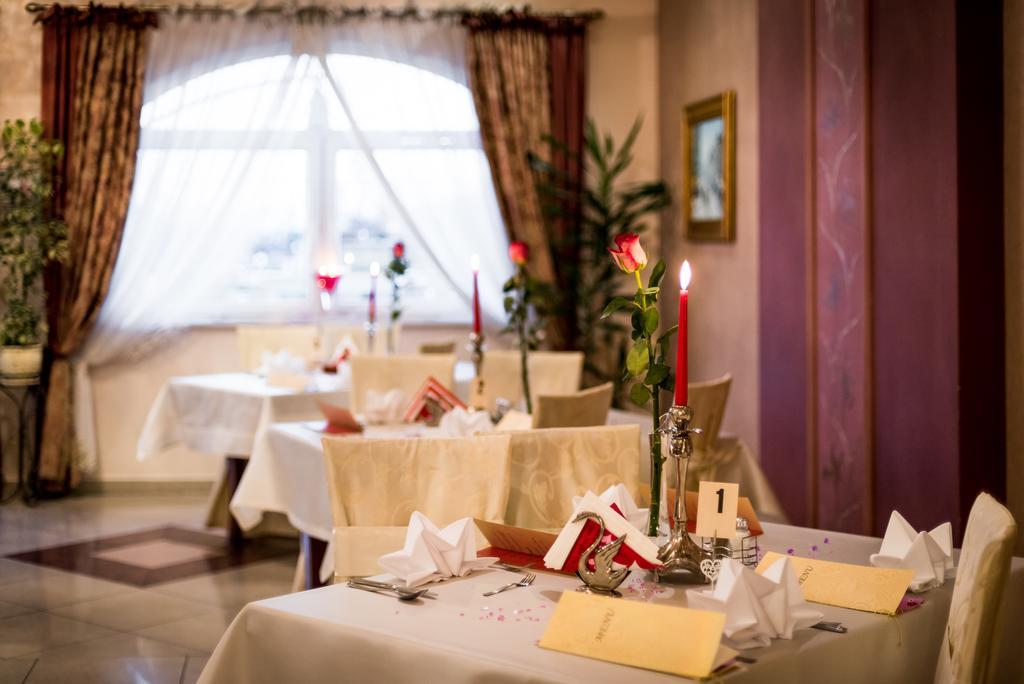 Hotel Palac Akropol Люблин Экстерьер фото