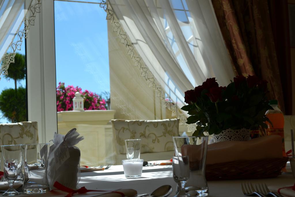Hotel Palac Akropol Люблин Экстерьер фото