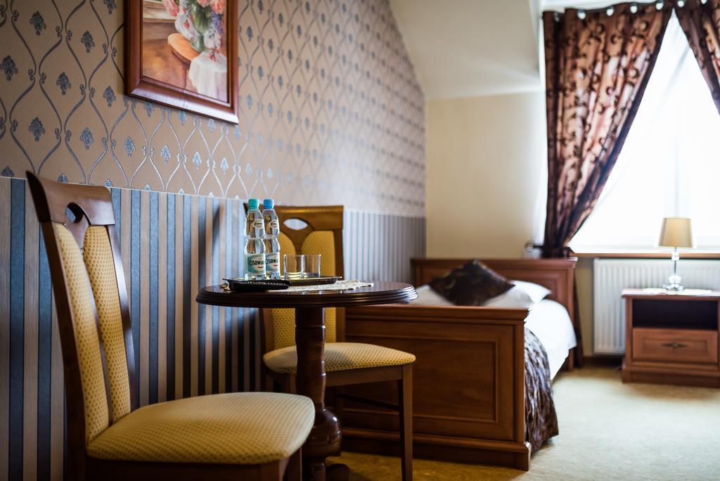 Hotel Palac Akropol Люблин Экстерьер фото